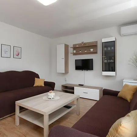 App Laura Apartment Porec