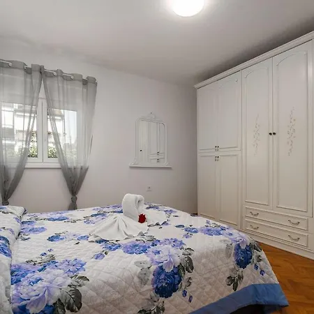 Apartment App Laura